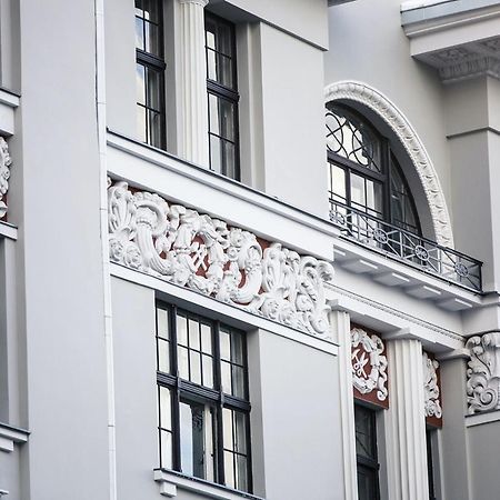 Centrally Located Apartment Overlooking Vermanes Park Riga Exteriör bild