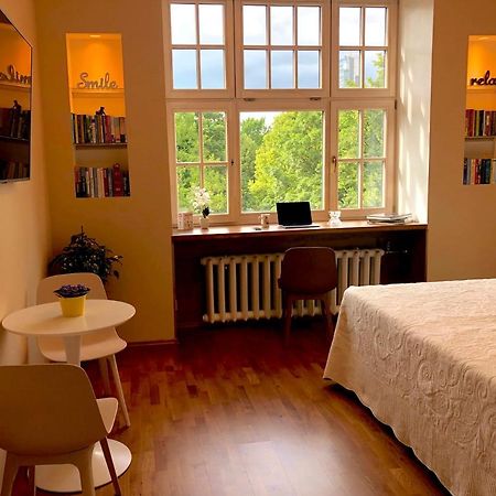 Centrally Located Apartment Overlooking Vermanes Park Riga Exteriör bild